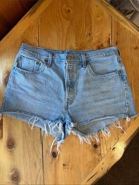 Women’s Levi’s 501 Jean Shorts Light Wash - W32